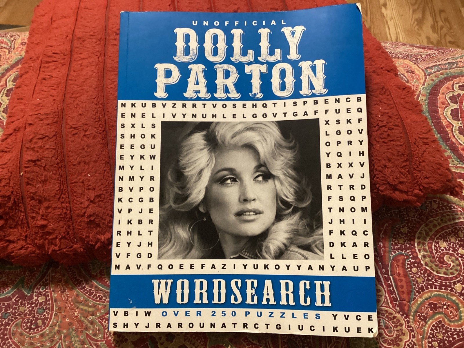 UNOFFICIAL DOLLY PARTON WOODSEARCH, 250 PUZZLES, EXC. COND/ FREE POSTAGE!!!!!