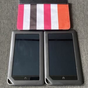(2) Barnes & Noble NOOK Color Wi-Fi 8GB 7" Tablet Reader BNRV200 w/ Case Bundle