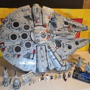 LEGO Star Wars UCS Millennium Falcon 75192 100% Complete 8 Minifigs Box + Stand